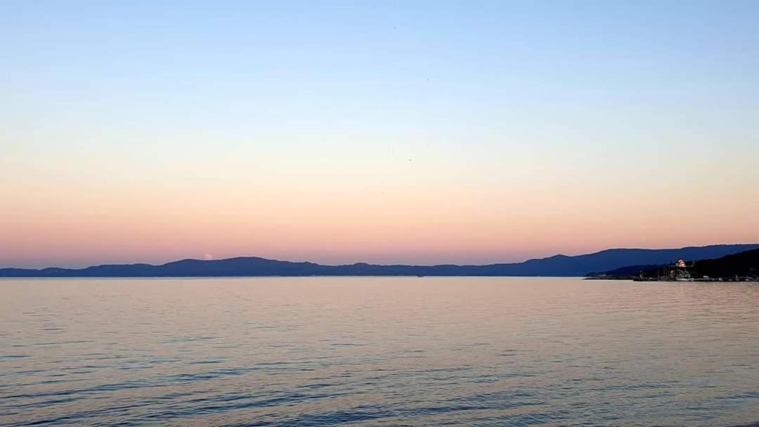 Appartamento Στ' Ακρογιάλι Nea Roda Esterno foto