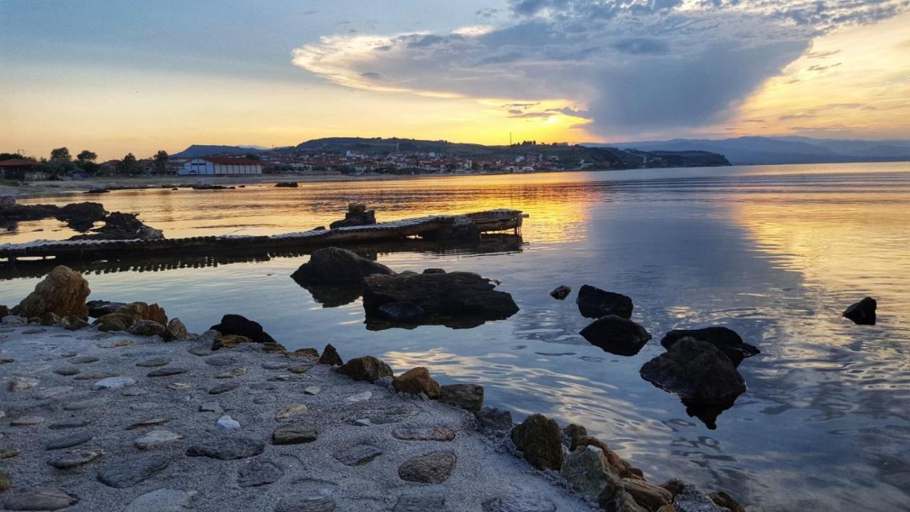 Appartamento Στ' Ακρογιάλι Nea Roda Esterno foto
